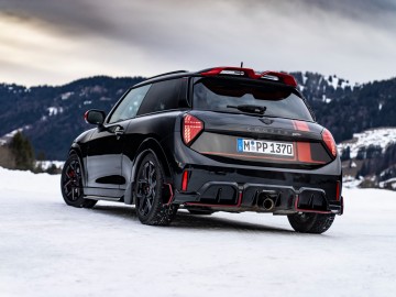 Mini John Cooper Works - Na lodzie i śniegu